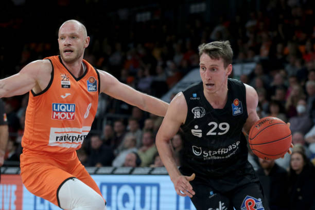 一快一稳的 一快一稳的